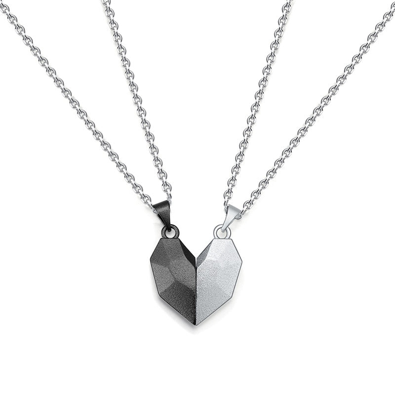 2022 Couple Gift - Magnetic Heart Necklaces, Black/White